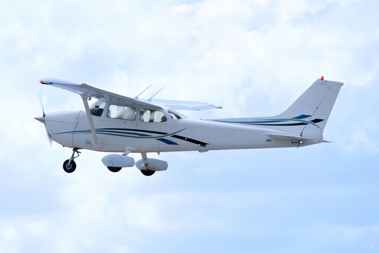 Cessna 172 pro 3 cestující a pilota