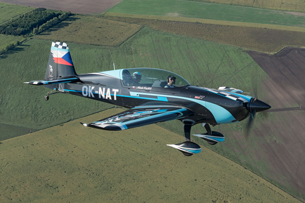 Extra 330LT